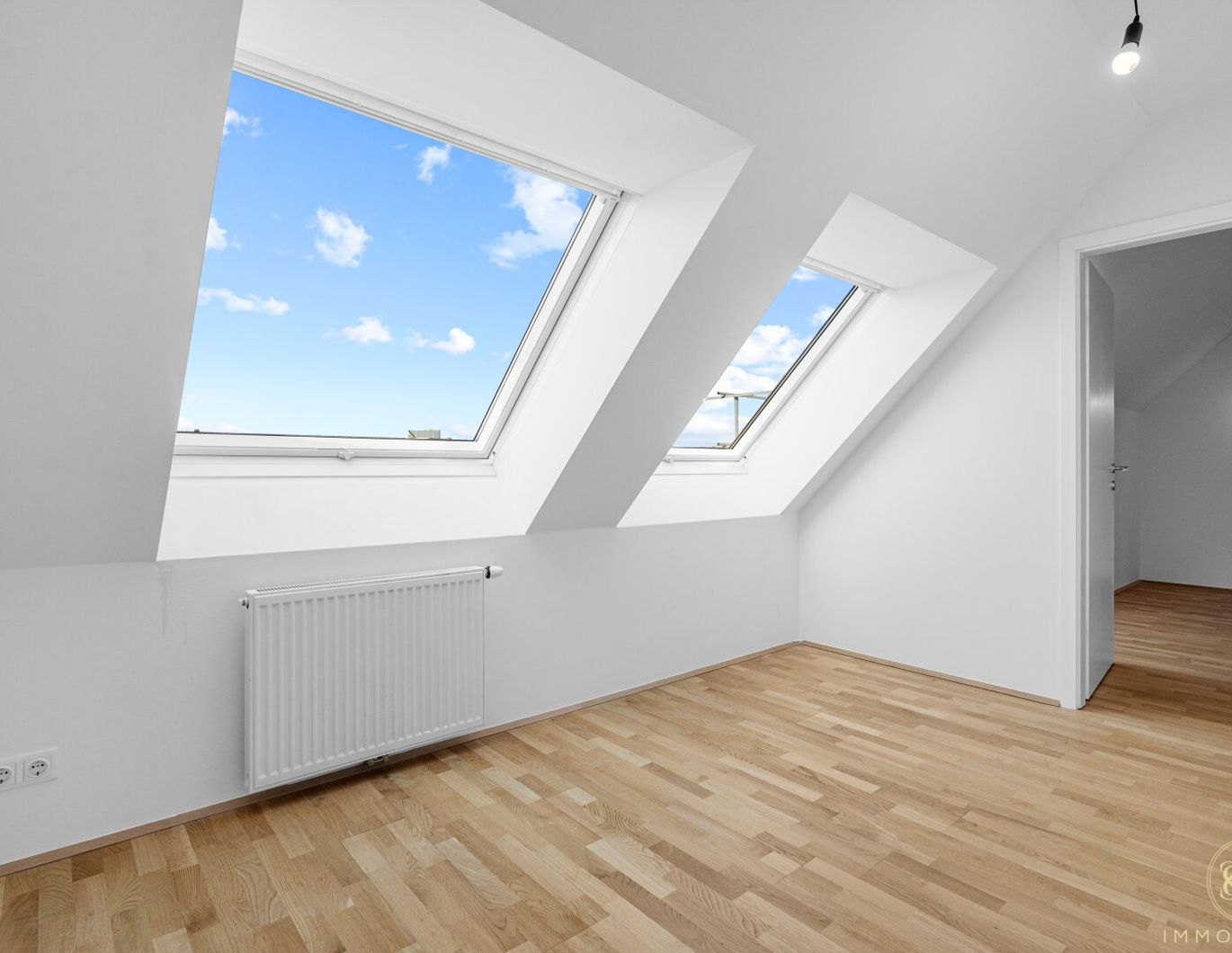 Traumhafte DG-Wohnung in 1100 Wien - vollrenoviert, 4 Zimmer, WG-geeignet!