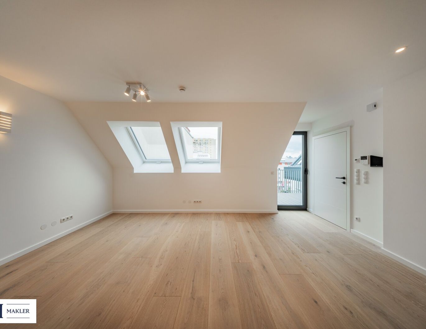 Wunderschöne Dachgeschoßwohnung mit Balkonfläche in revitalisierter Altbauliegenschaft