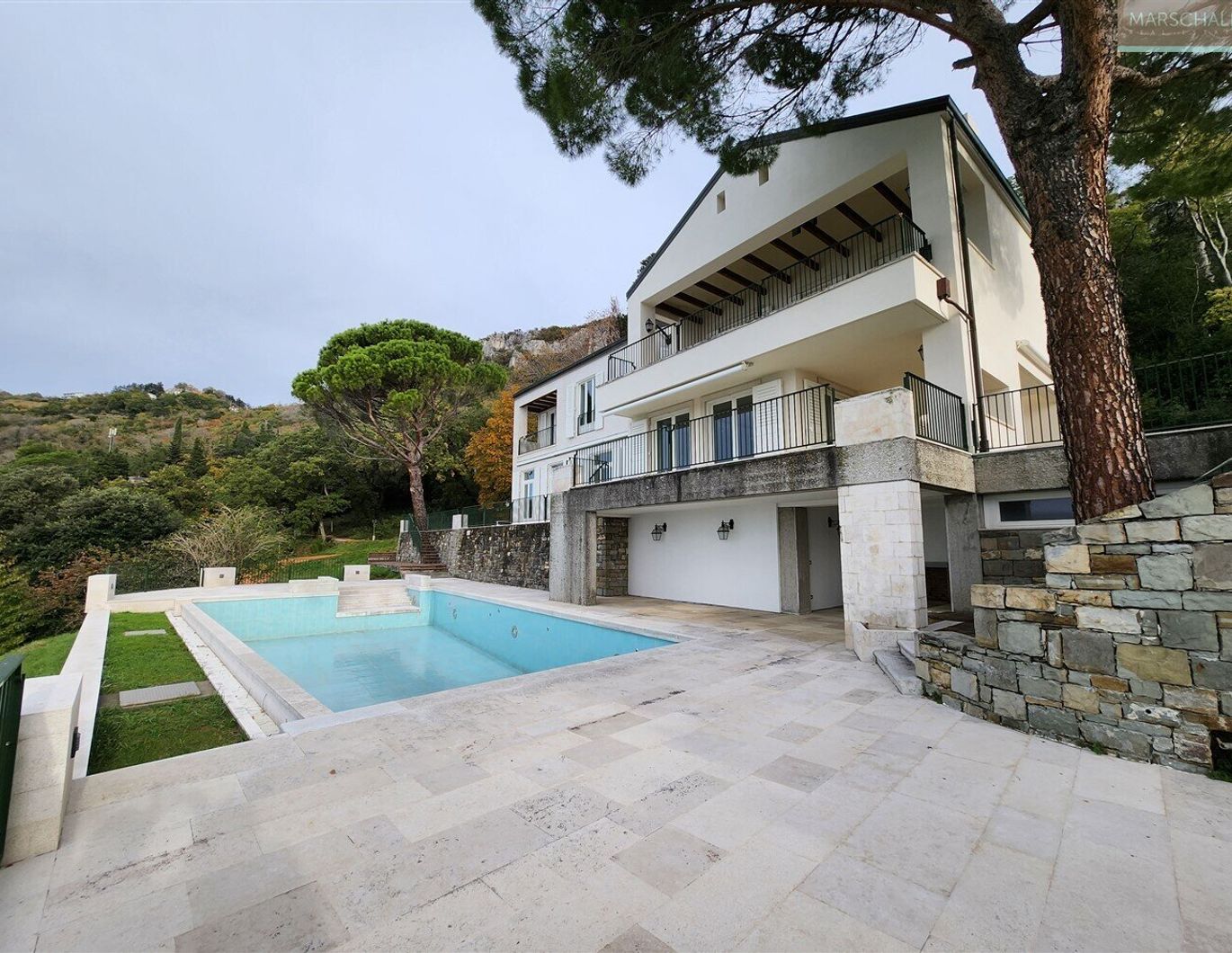 Traumhafte Villa mit Pool und atemberaubendem Panorama auf den Golf von Triest