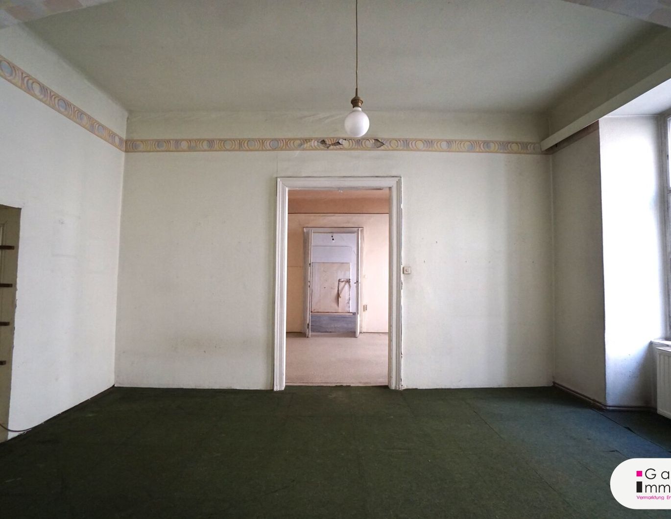 Naschmarkt - geräumige, helle, sanierungsbedürftige Altbauwohnung