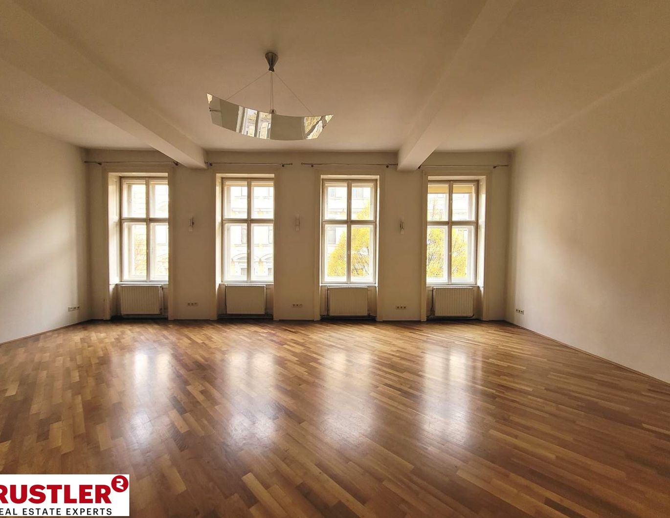 Großzügige 3 Zimmer Altbauwohnung in der Parkgasse/Unbefristet