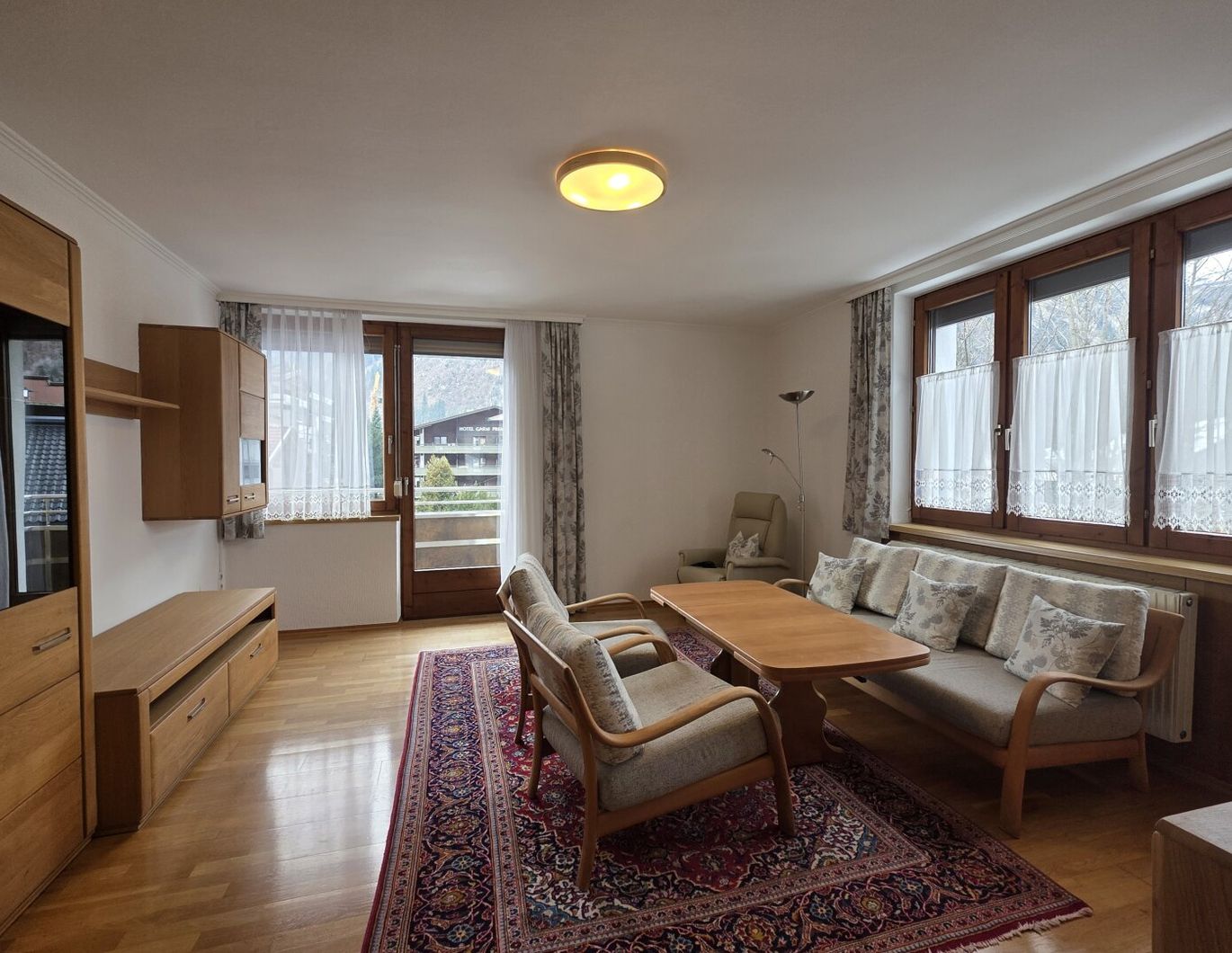 MIETE: Geräumige 3 Zi WHG in guter Lage in Mayrhofen