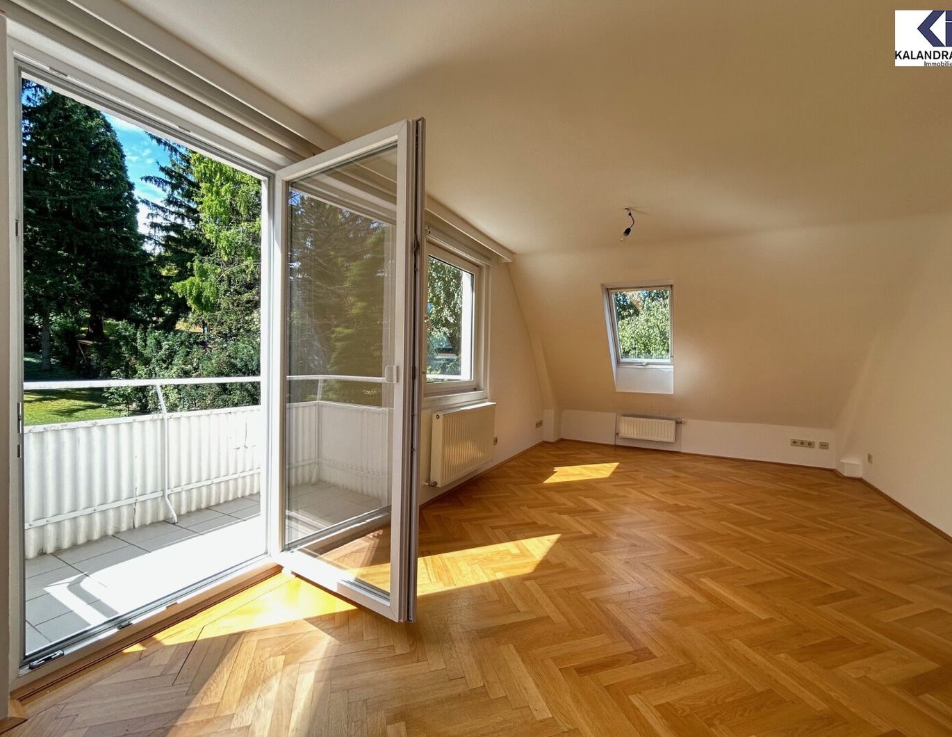 Sonnige DACHGESCHOßWOHNUNG mit SÜDTERRASSE
