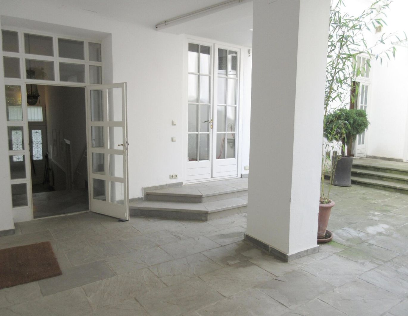 ERSTBEZUG nach RENOVIERUNG! CHARMANTES ALTWIENERHAUS NÄHE RUDOLFINERHAUS !