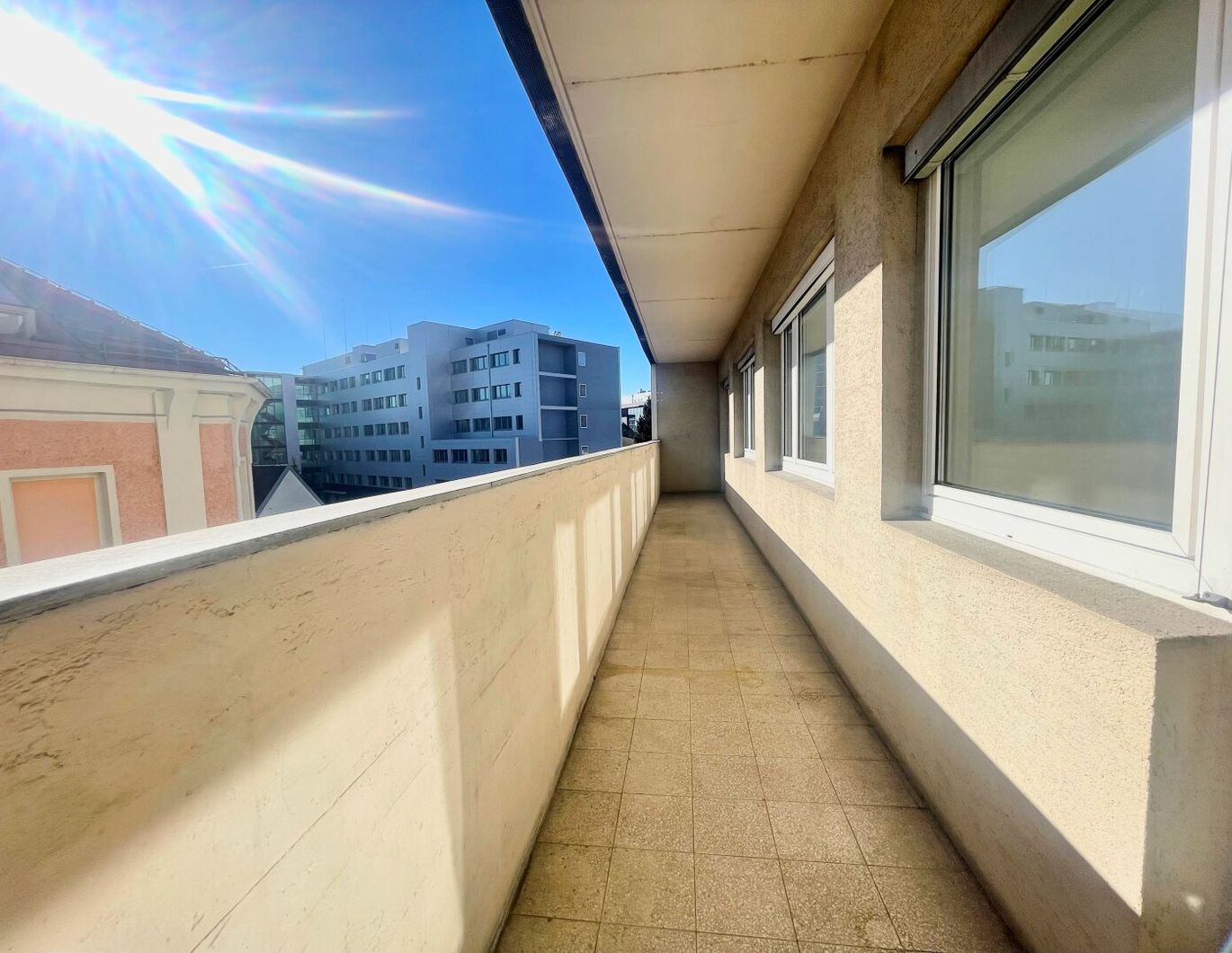 OHNE PROVISON I XXL-BALKON I TOP-SANIERT I 4 ZIMMER I LENDPLATZ I SEHR HELL I RUHIG I HAUSTIERE WILLKOMMEN I PARKPLATZ I PROJEKT WOHNEN I