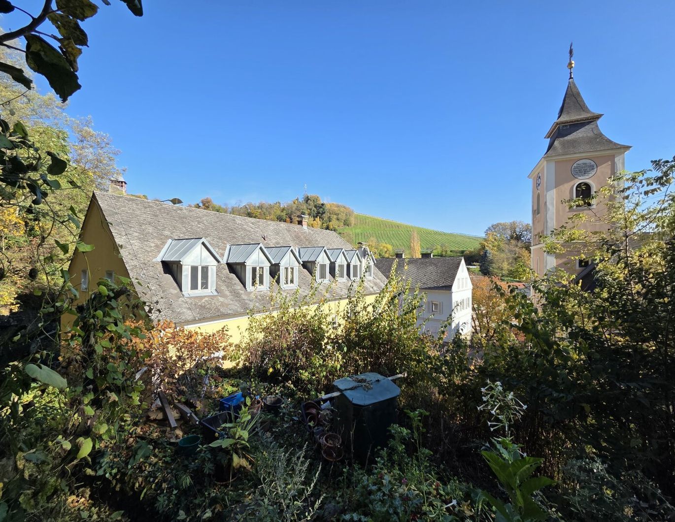 Tolle Eigentumswohnung im Dachgeschoß in sehr guter Lage mit einem eigenen Parkplatz