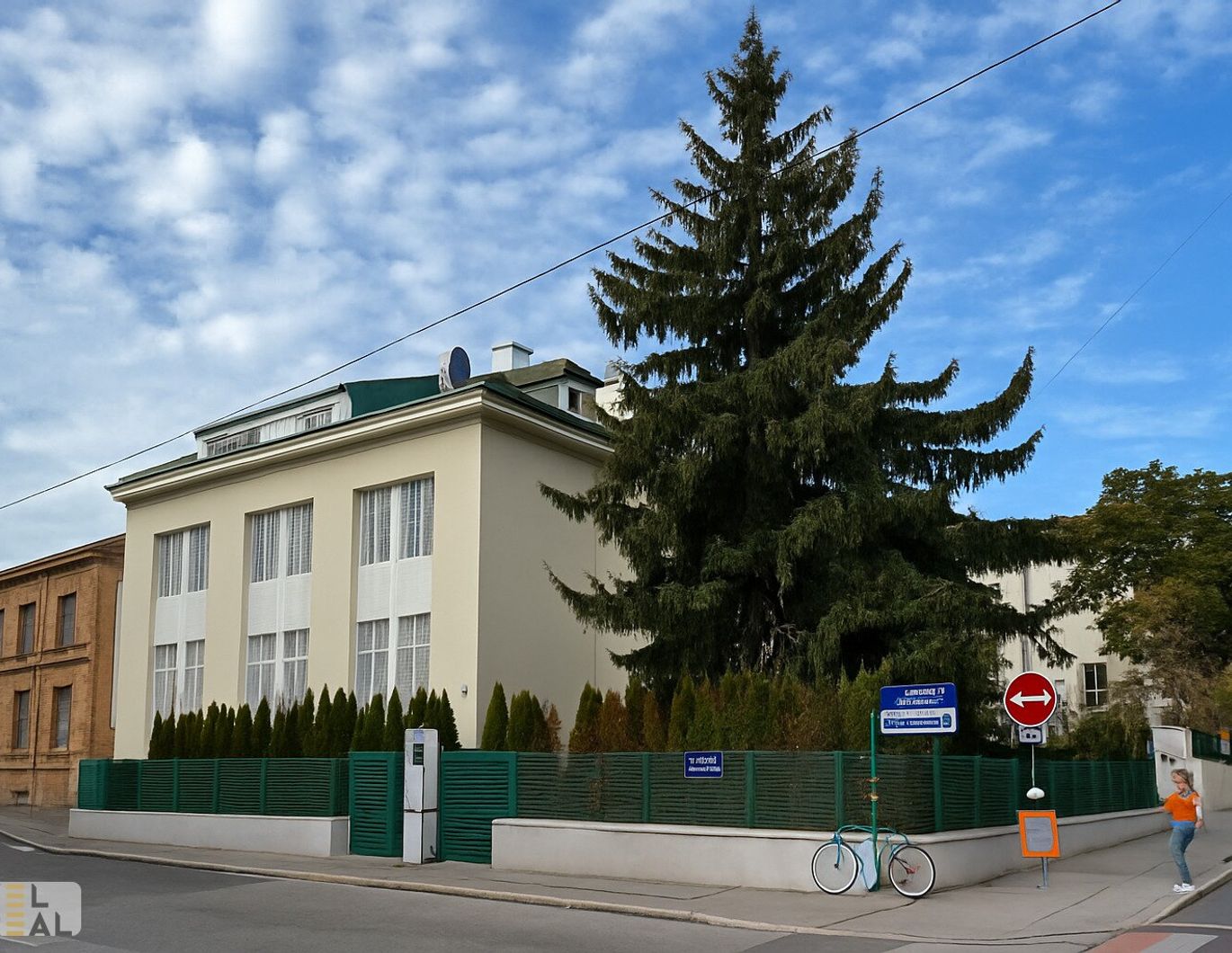 Premium-Investition!!! Historische Eleganz trifft modernen Wohnkomfort -Luxusvilla mit Gartenparadies und Pool in bester Lage!