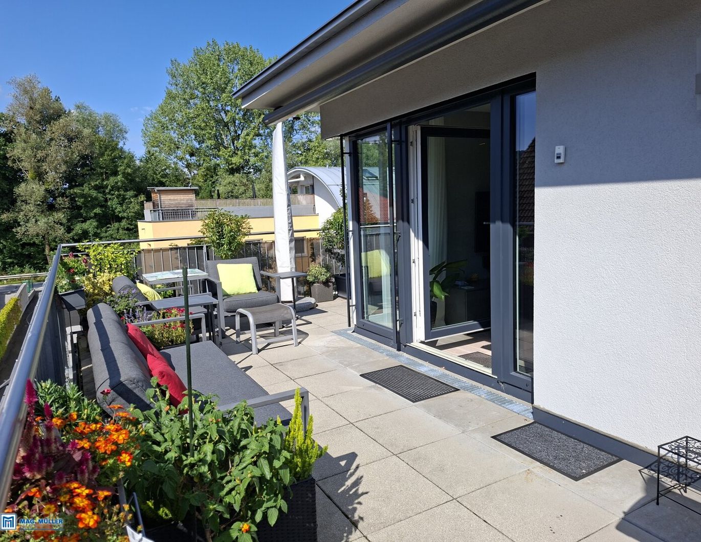Stylische 3-ZI-Maisonette in modernem Wohnhaus mit Top-Ausstattung & riesiger Dachterrasse!