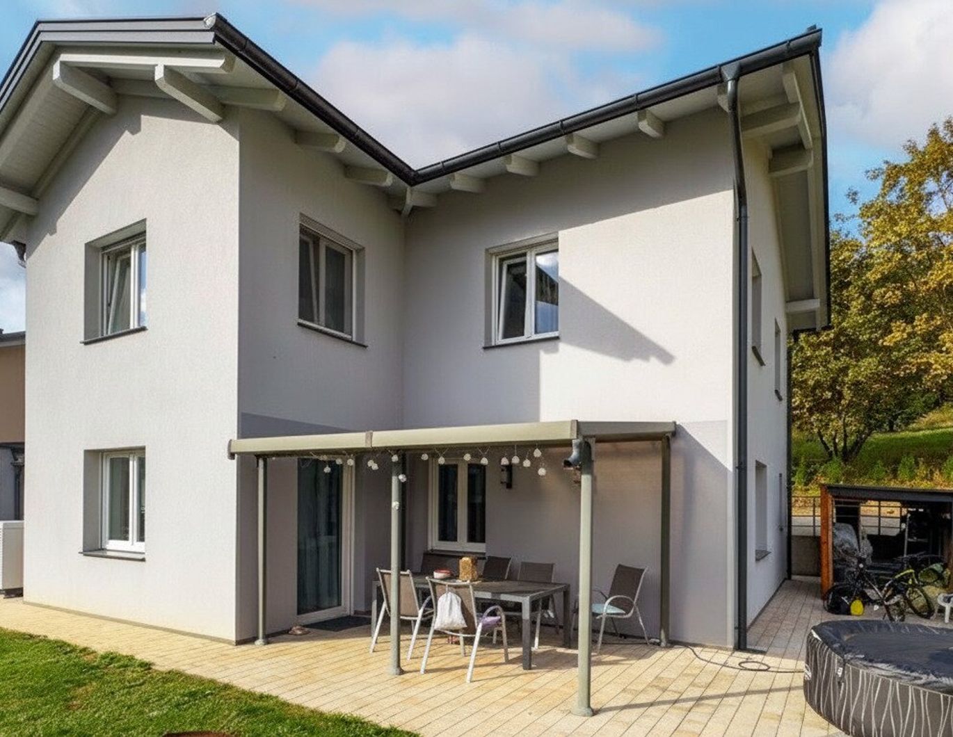 Familienparadies am Waldrand - Modernes Zuhause mit Garten & Spielbereich