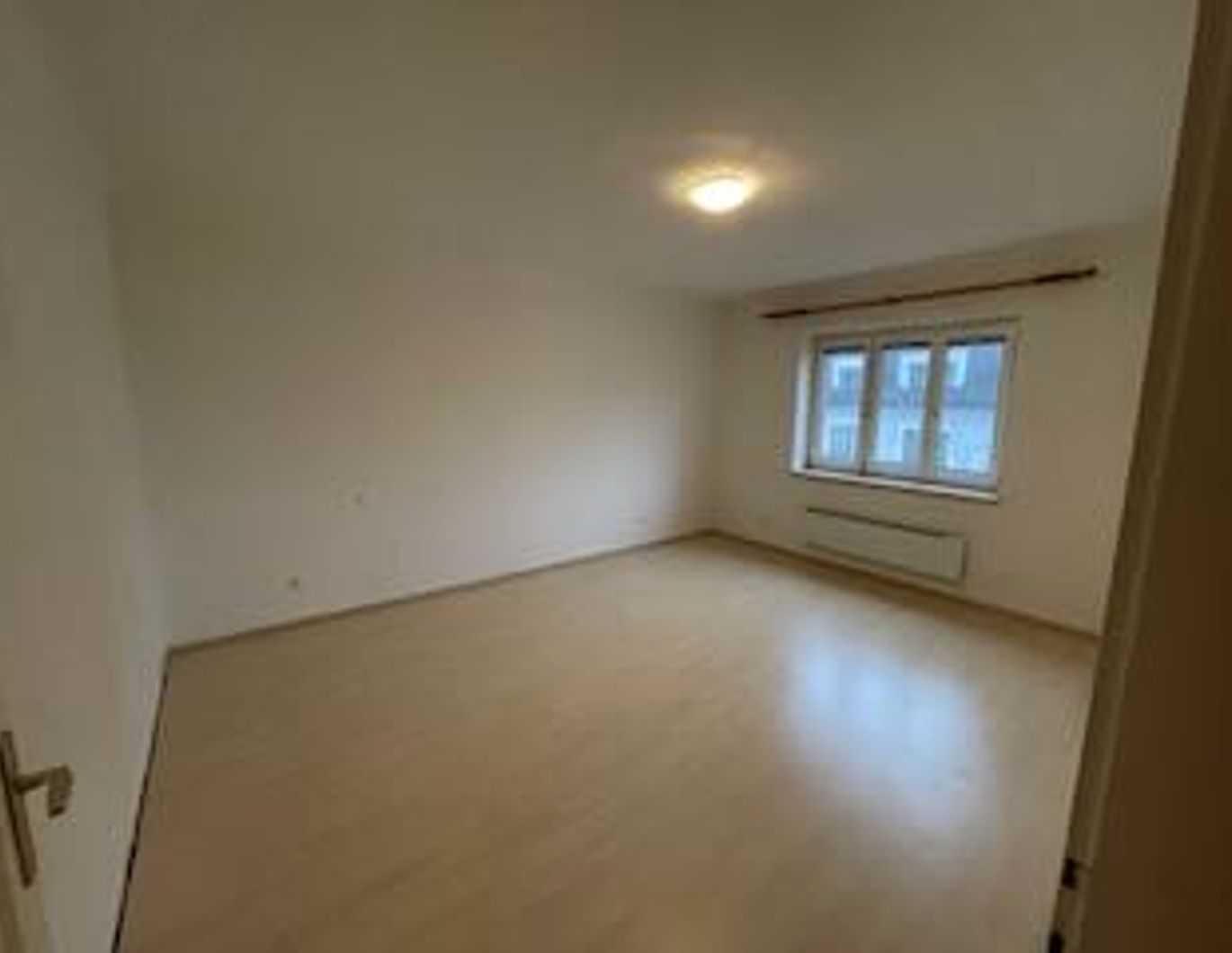 ZENTRALE (NÄHE RATHAUSPLATZ) 3-ZIMMER-WOHNUNG IN BESTER LAGE