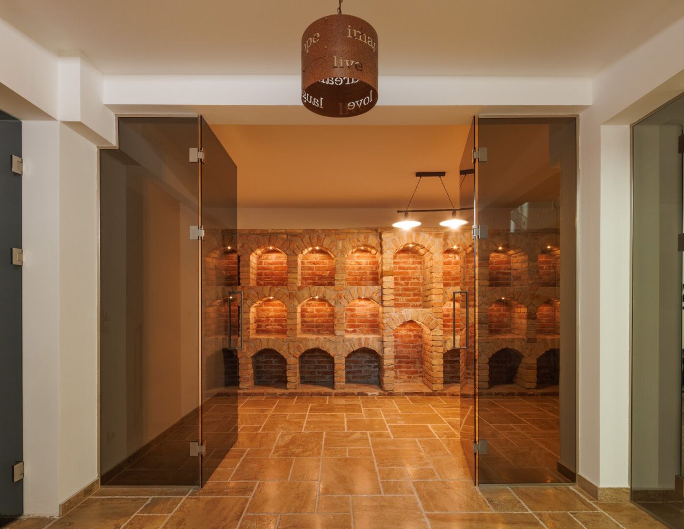 VILLA mit Innenpool und Weinkeller im Golfclub Fontana