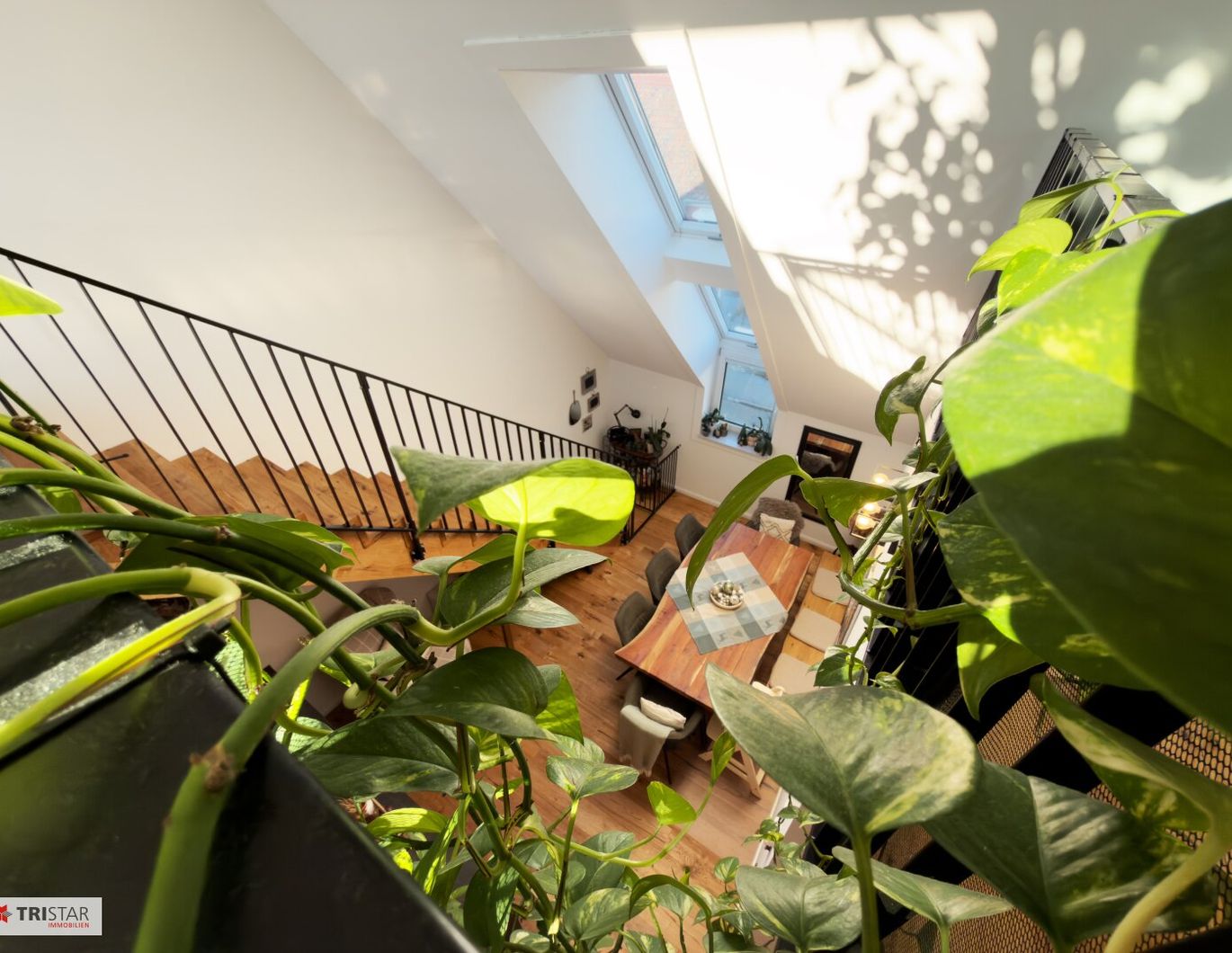 Dachgeschoss-Maisonette mit Galerie & ca. 50 m² Dachterrasse