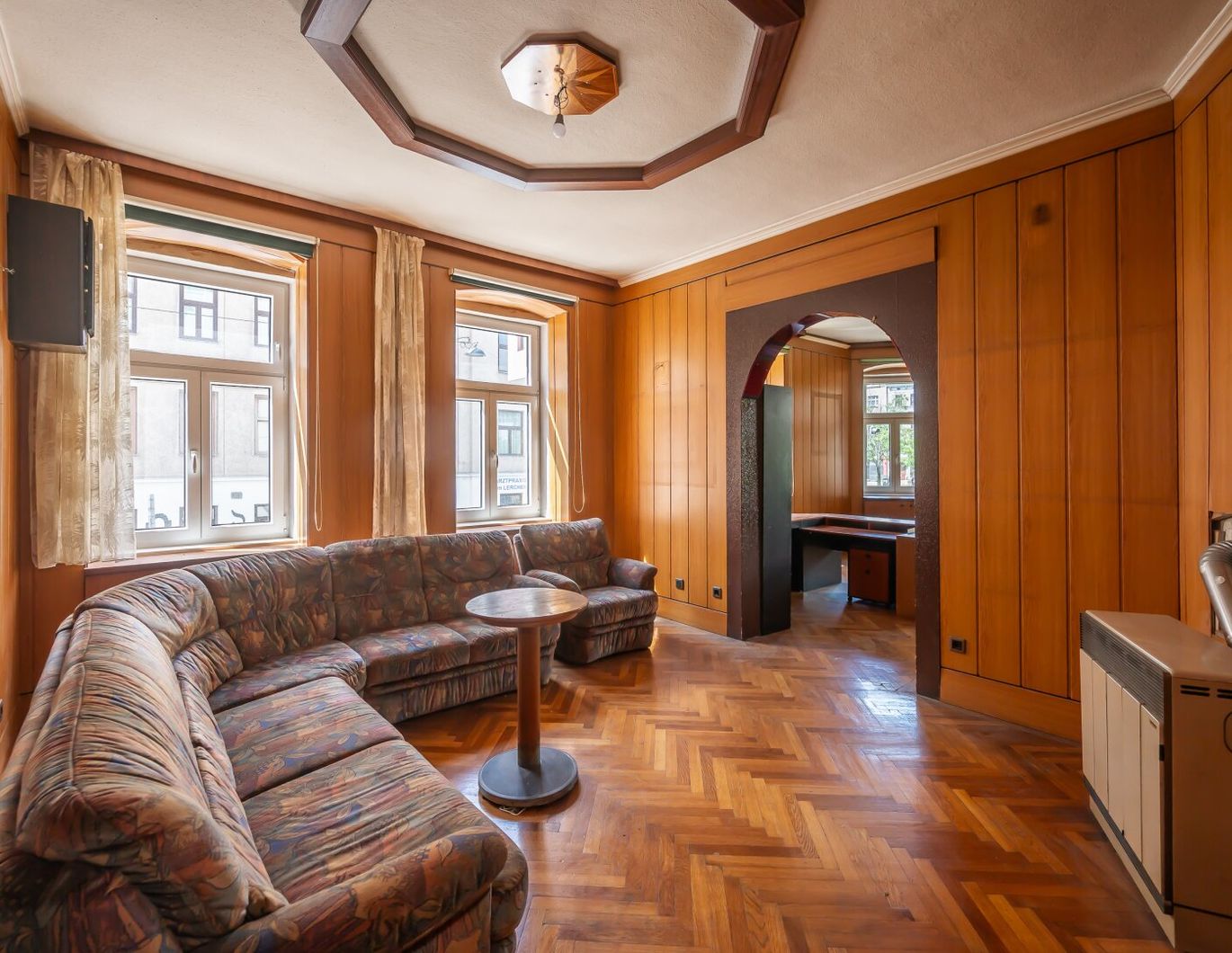 ++NEU++ 4-Zimmer Altbau-Wohnung (sanierungsbedürftig) in tolle Lage viel Potenzial!