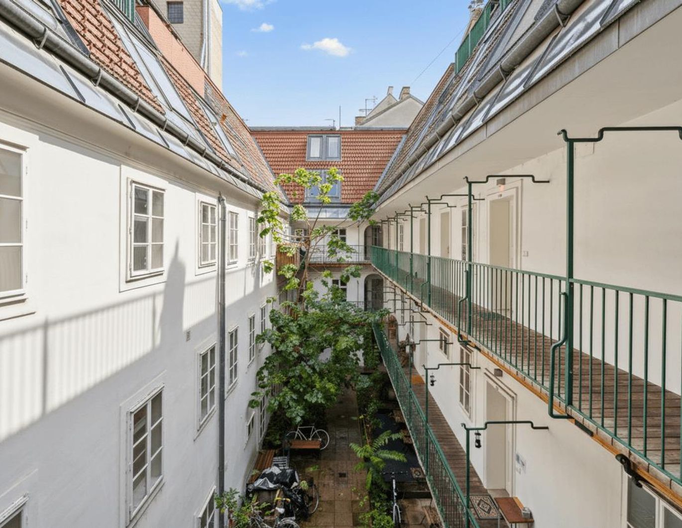 3-Zimmer-Altbau-Maisonette mit Terrasse nahe Mariahilfer Straße & Naschmarkt
