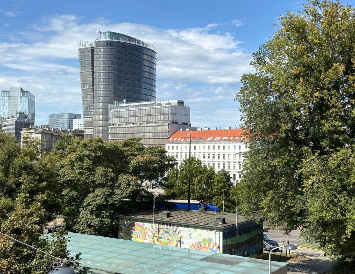 repräsentative 4er WG in Alt-Etage - direkt hinter der Urania gelegen!