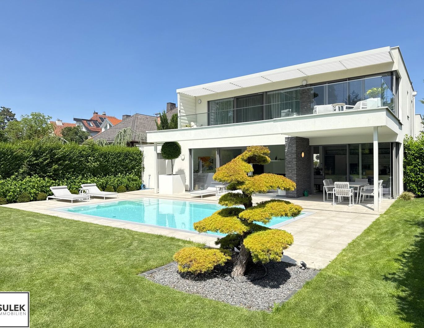 vollmöbliertes und luxuriös ausgestattetes Einfamilienhaus mit traumhaftem Garten, Pool, PV Anlage, Sauna, Keller, Garage uvm.!