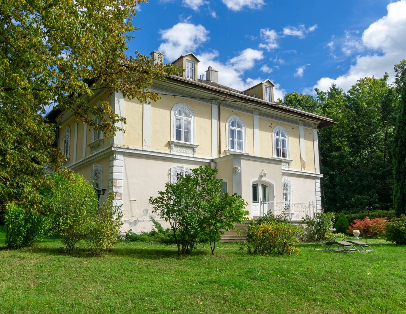 Schlossartige Villa auf über 6.600 m² teilbarem Bauland in einzigartiger Lage Pressbaums