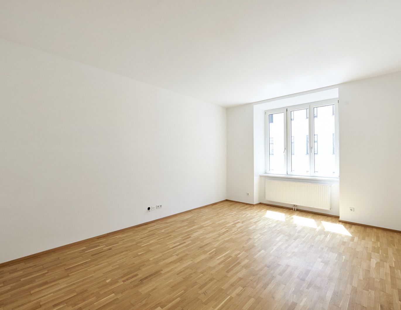 Charmante 2-Zimmer-Wohnung mit Loggia in den Innenhof!