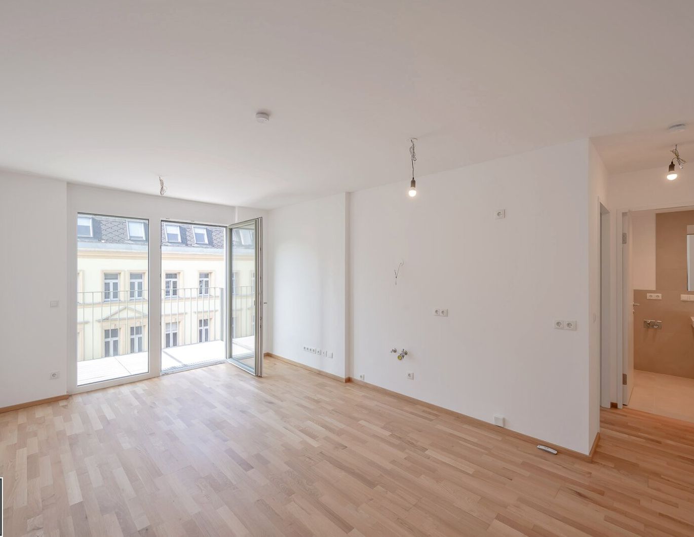Erstbezug! Perfekt geschnittene 2 Zimmer Wohnung mit Balkon & top Anbindung (U4, U6, uvm.)