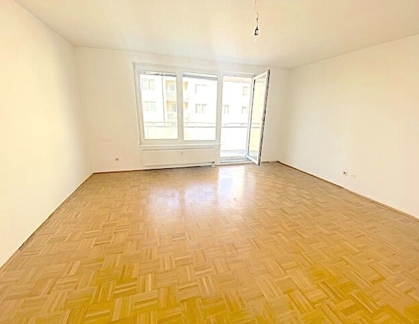 PROVISIONSFREI VOM EIGENTÜMER! 1-ZIMMER WOHNUNG MIT LOGGIA IN DER FORSTHAUSGASSE 16!