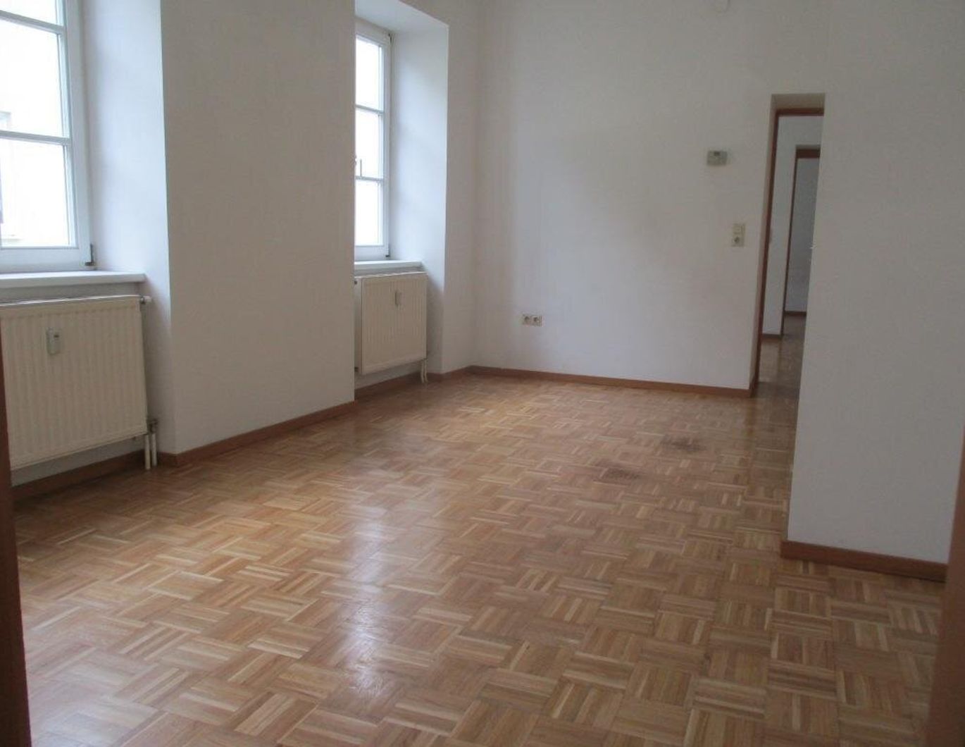 Ruhige 2-Zimmer-Altbauwohnung mit Küchenblock im Zentrum von Krieglach zu mieten !