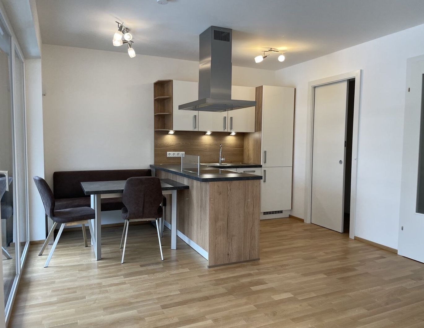 MODERNE 3-ZIMMER-WOHNUNG IM 1.OG