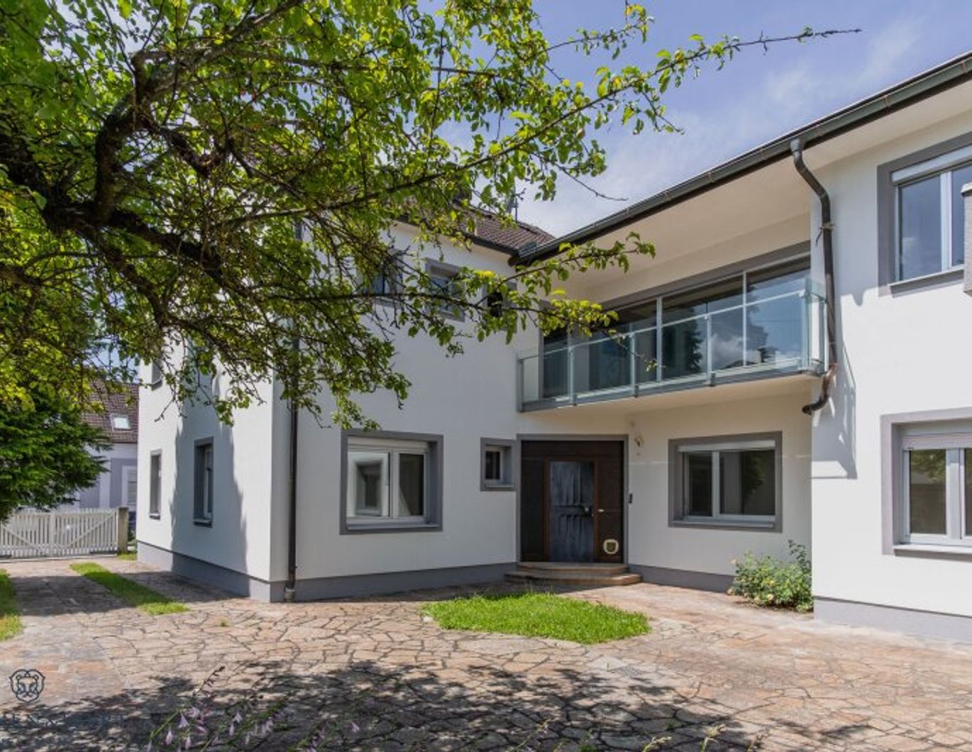 Teilsaniertes, großzügiges Haus in ruhiger Lage!