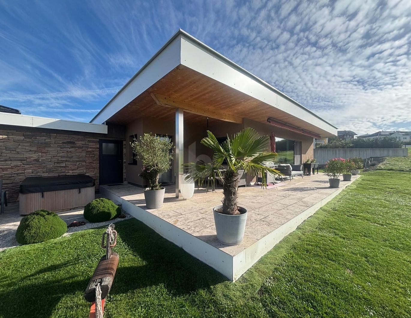 MODERN MIT PANORAMAAUSBLICK