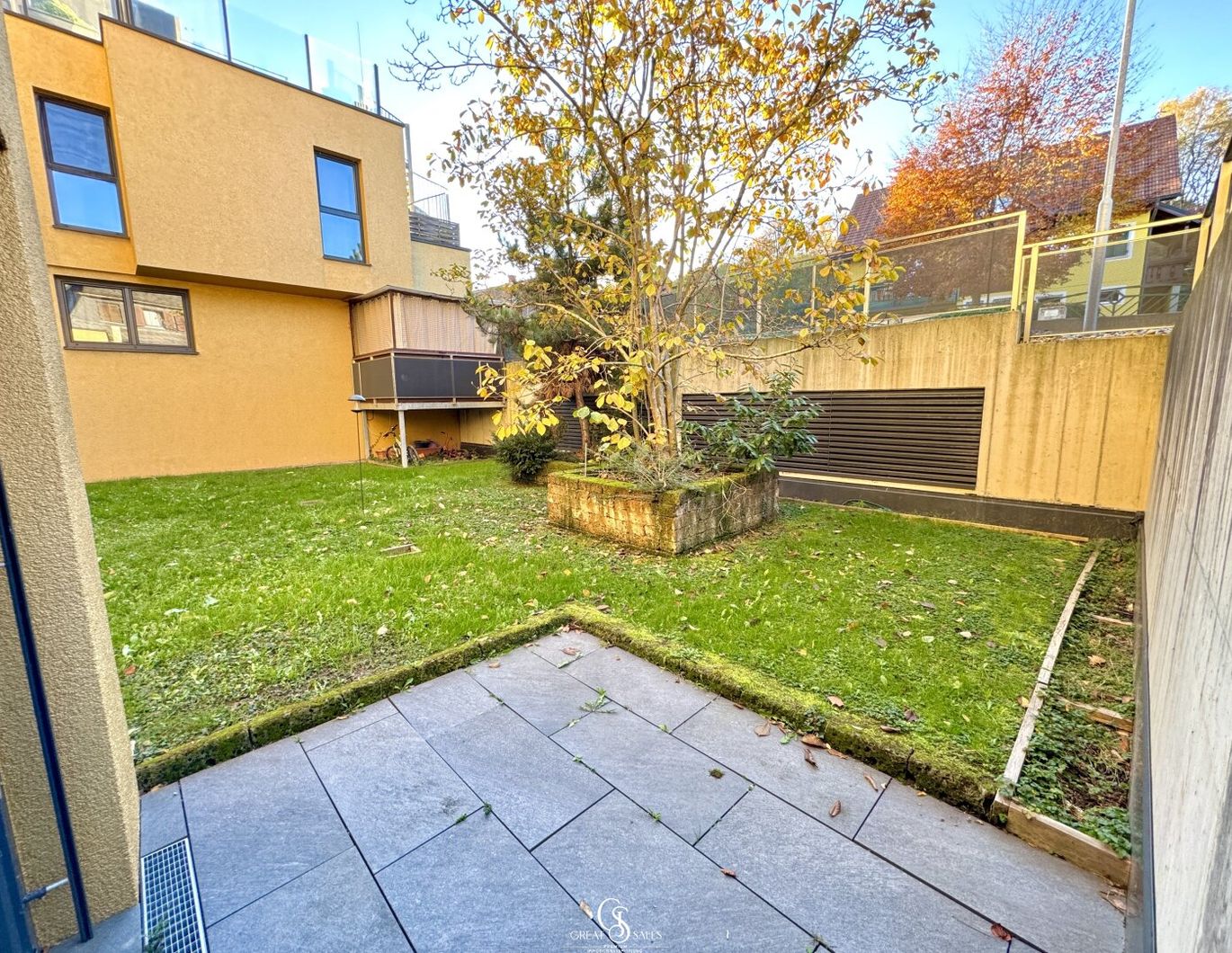 Neuwertige Drei-Zimmer Gartenwohnung in exklusiver Wohnanalge