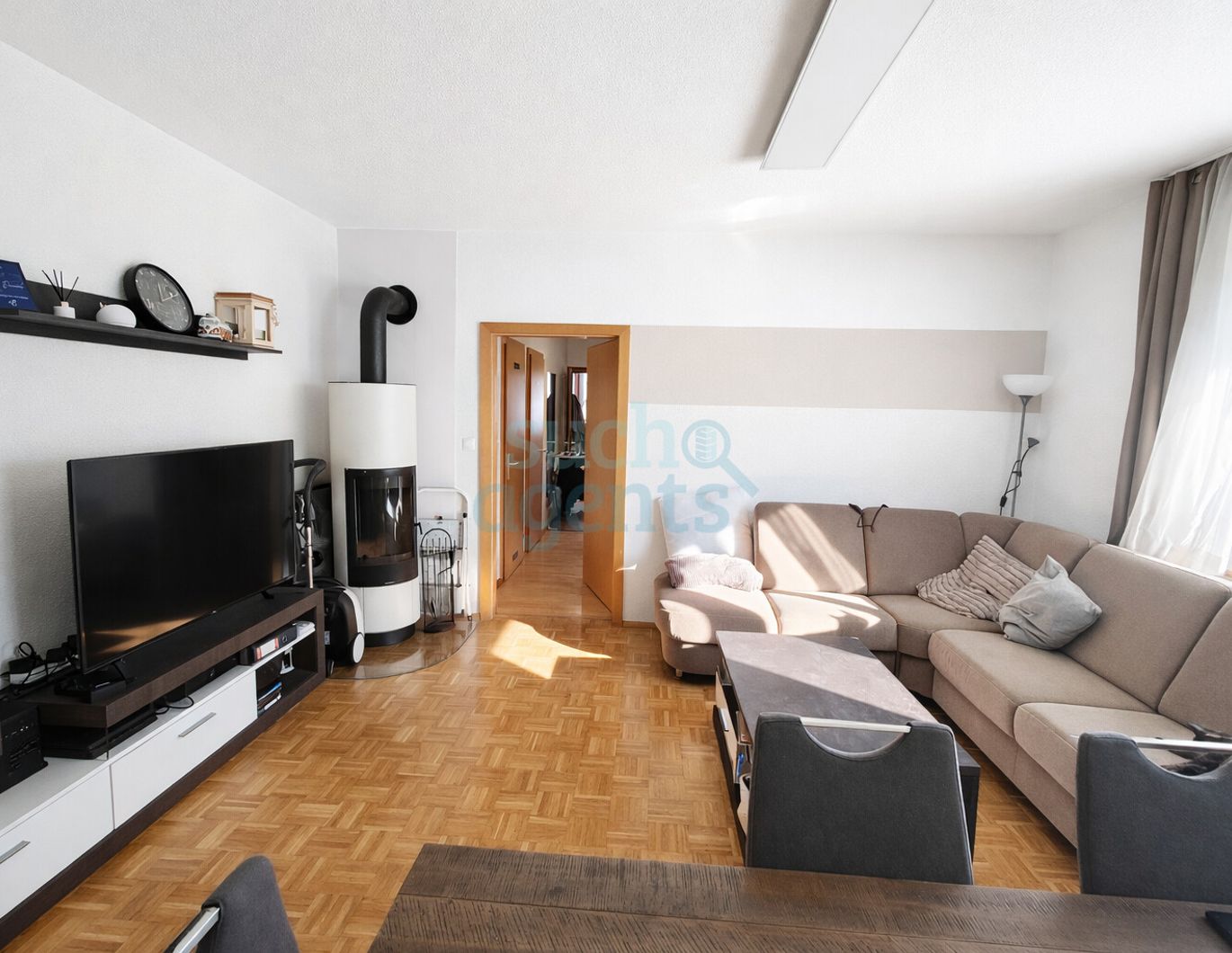 Vollmöblierte Erdgeschosswohnung mit Balkon, Kaminofen & Parkplatz im Eigentum in Schwanenstadt