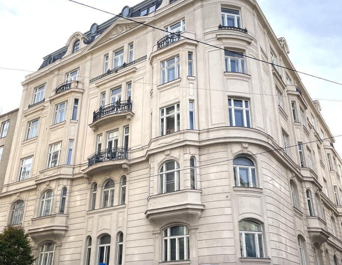 Großzügiges Altbaujuwel auf 2 Ebenen in Toplage (Wien Mitte)