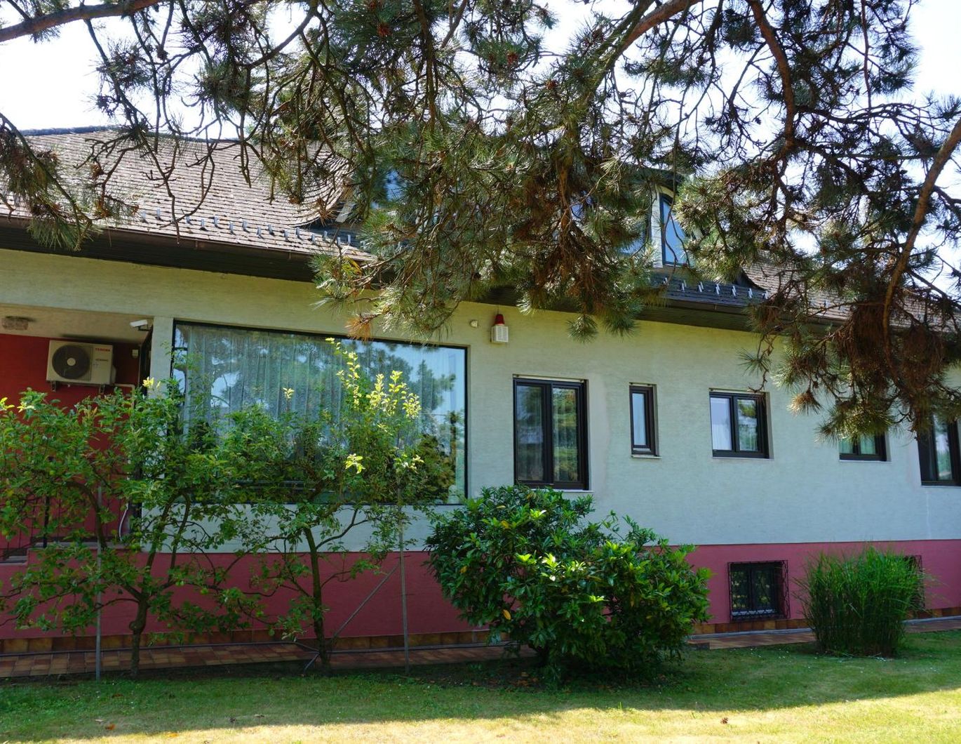 Großzügiges Familienhaus mit Wellnessbereich, Wintergarten & idyllischem Garten nahe Tulln