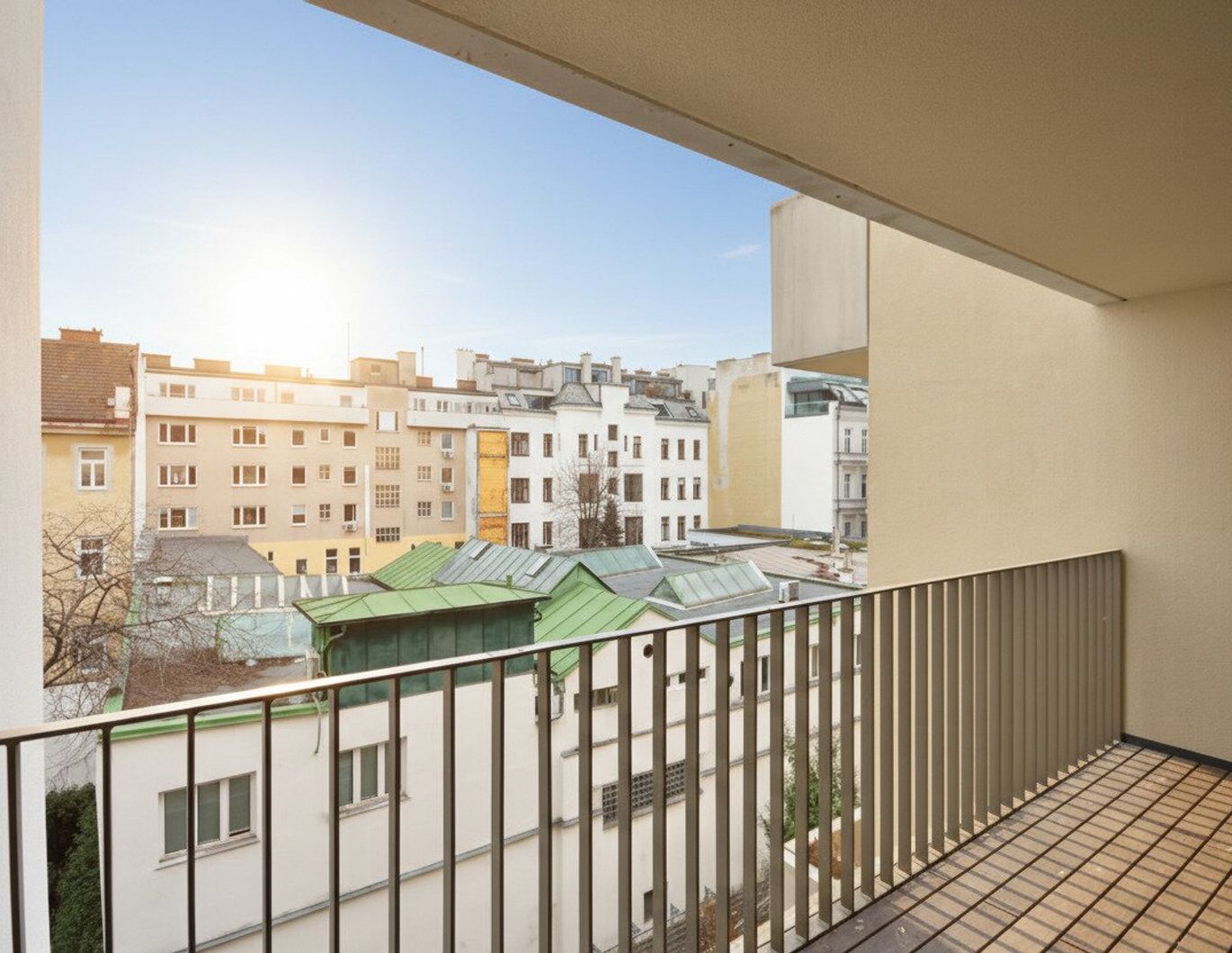 Ruhelage: Schöne 2-Zimmer-Wohnung mit Loggia in Augartennähe