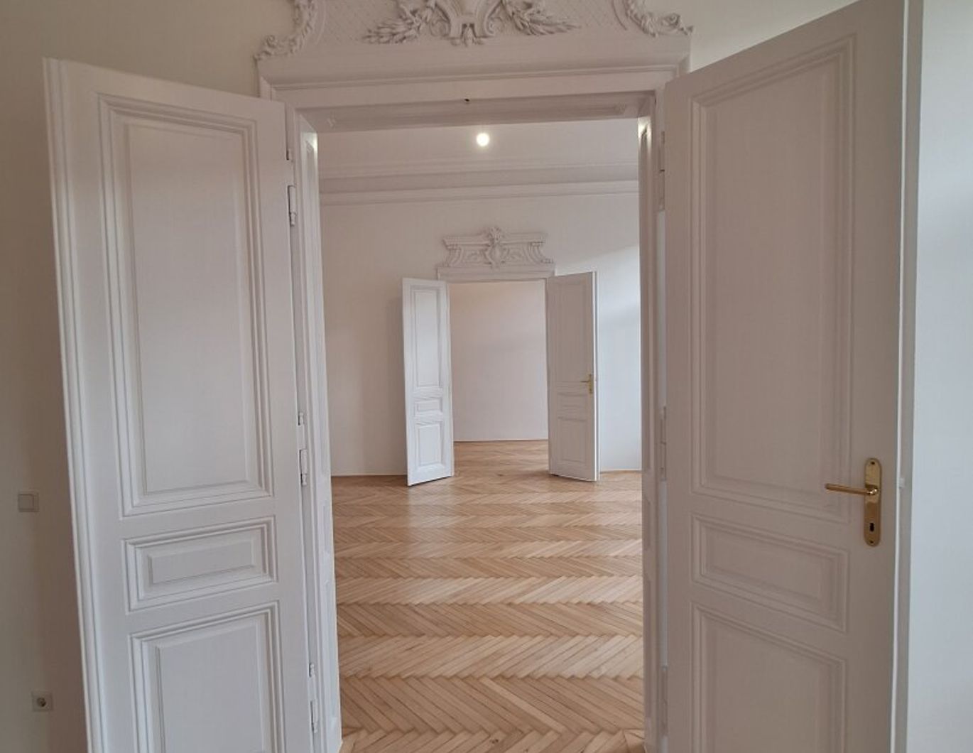 Repräsentativer Stil-TOP-Altbau an der Lackierergasse unbefristet - wunderschön