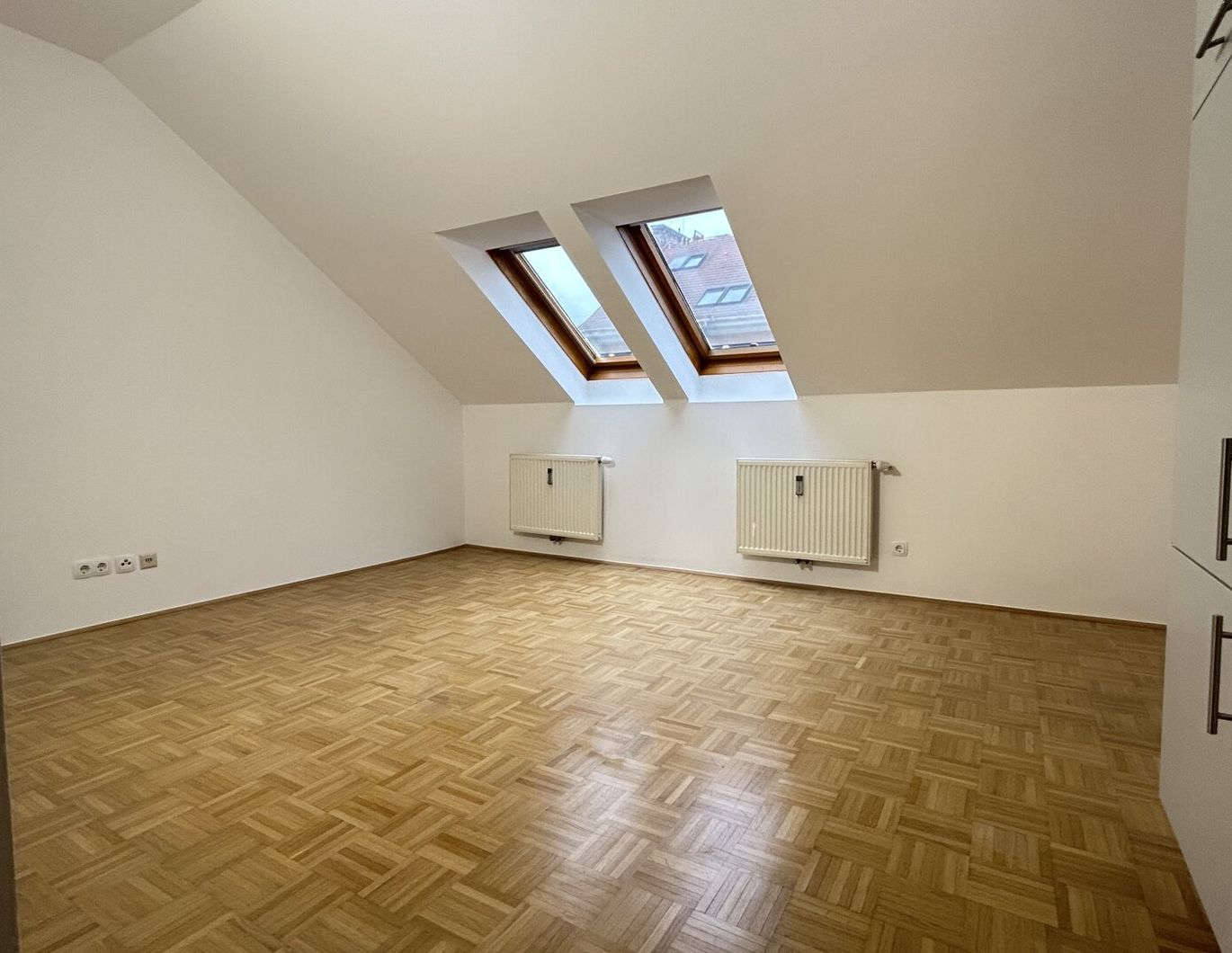 Geidorf - Sanierte 1-Zimmer-Dachgeschosswohnung mit Lift