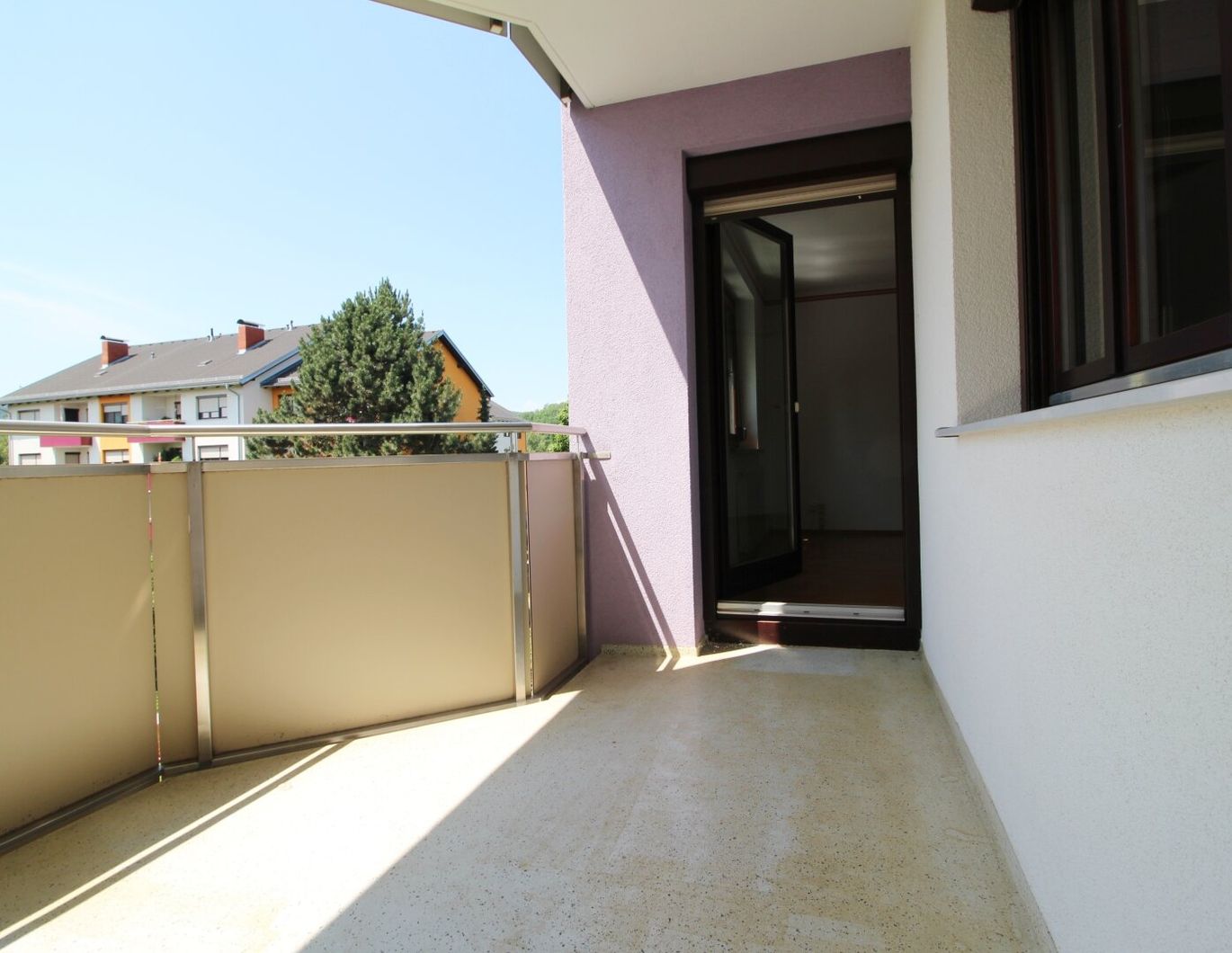 FREUNDLICHE 3 ZIMMERWOHNUNG MIT BALKON