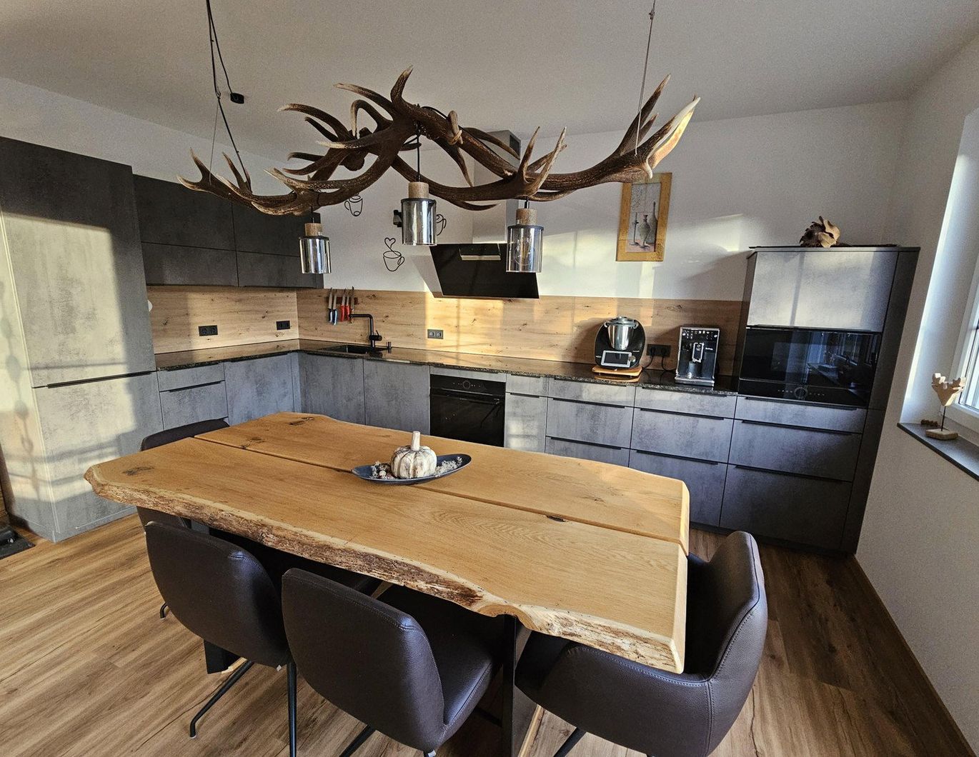 3 ZKB mit Balkon und 2 Pkw-Stellplätzen am Haimingerberg ab 01.06.2026 oder später