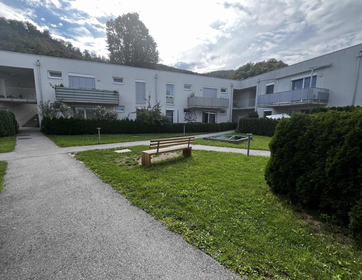 Graz-Gösting: 1. MONAT MIETFREI!! Wohlfühlwohnen - sonnige 2-Zimmer-Wohnung mit Balkon, Tageslichtbad & Tiefgarage in angenehmer Ruhelage!