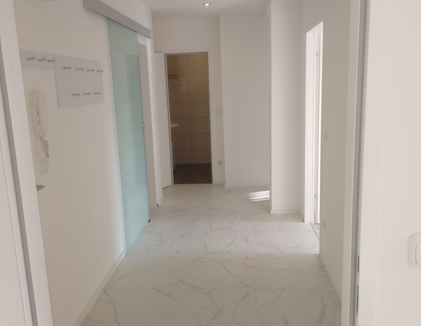 Provisionsfrei -Topsanierte 2 Zimmerwohnung im Herzen von Floridsdorf - einziehen und wohlfühlen