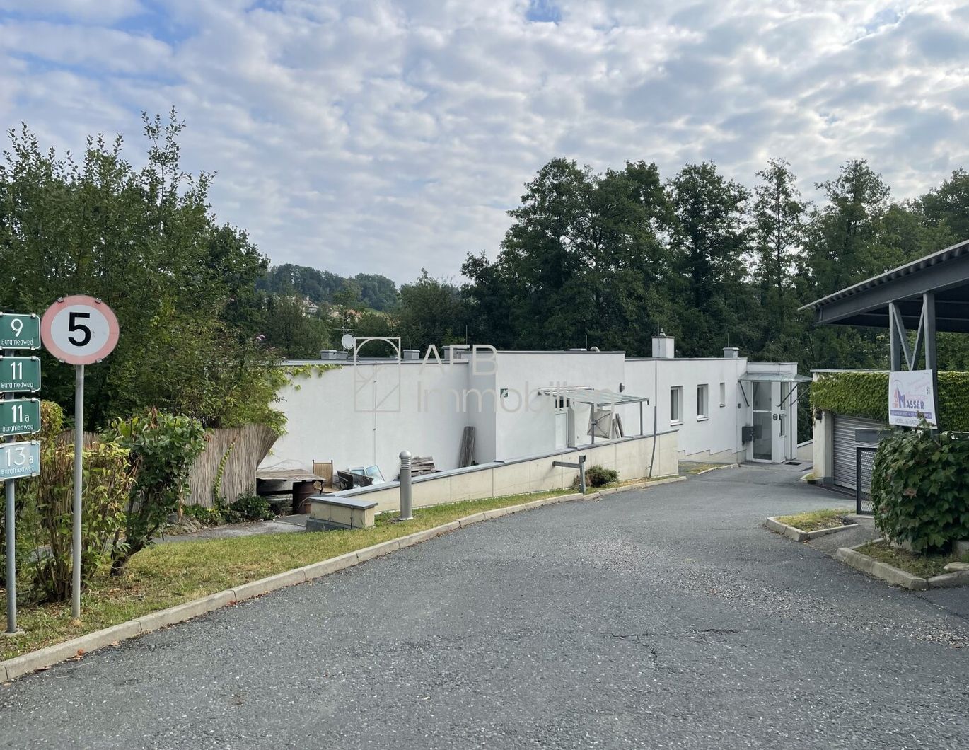 Günstige 4-Zimmerwohnung mit Terrasse Nähe LKH