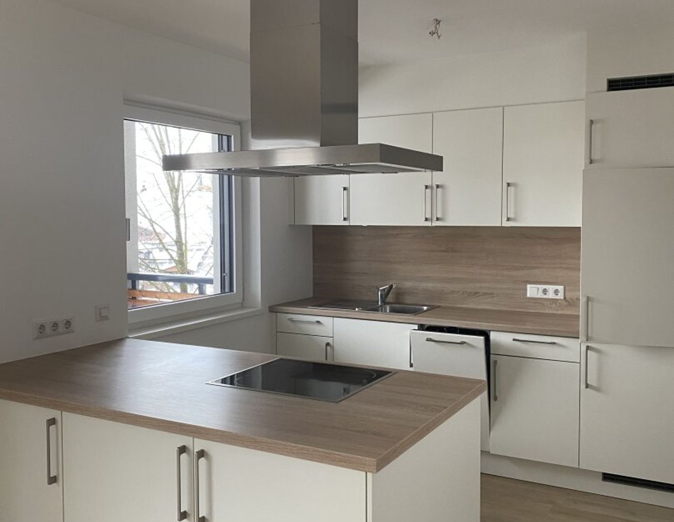 Niederau: 4-Zimmer-Wohnung mit Balkon und Stellplatz
