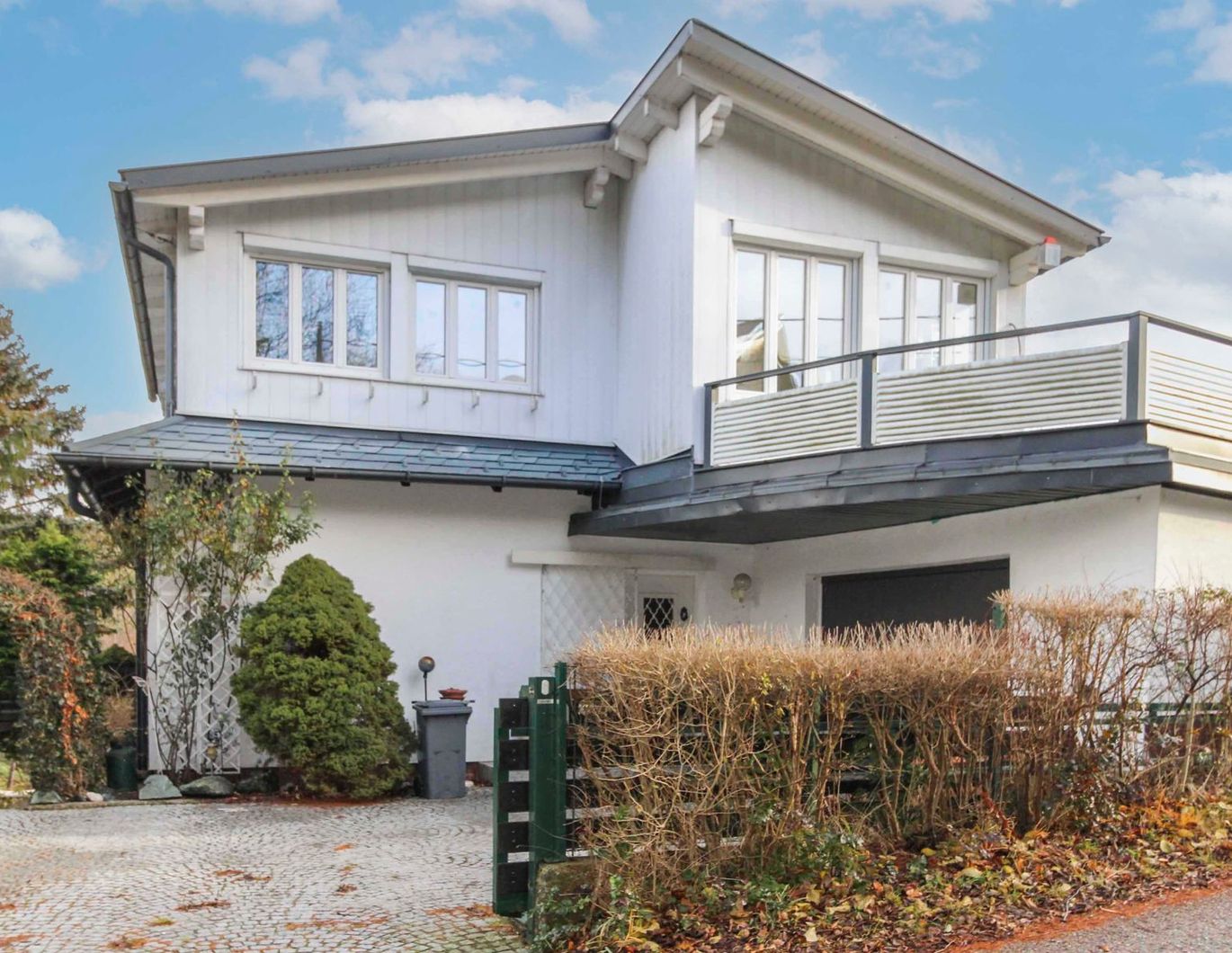 Schmuckstück! Traumhaus in Grub - Wohnen im Grünen - oder Anlegeobjekt mit 3 Wohneinheiten