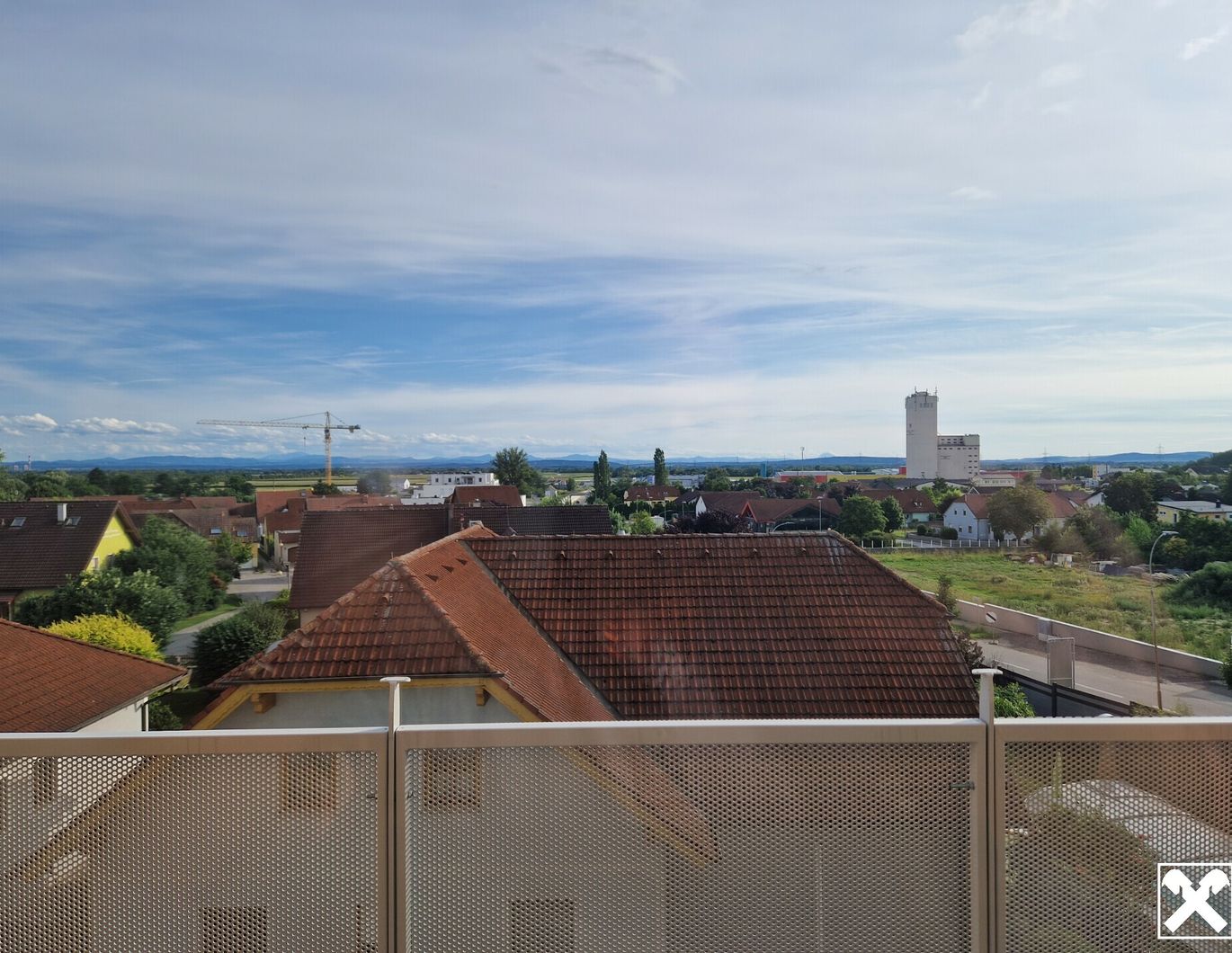 HOCH HINAUS - TRAUMHAFTE DACHGESCHOSSECKWOHNUNG MIT IMPOSANTER SONNENTERRASSE UND FERNBLICK - PROVISIONSFREI