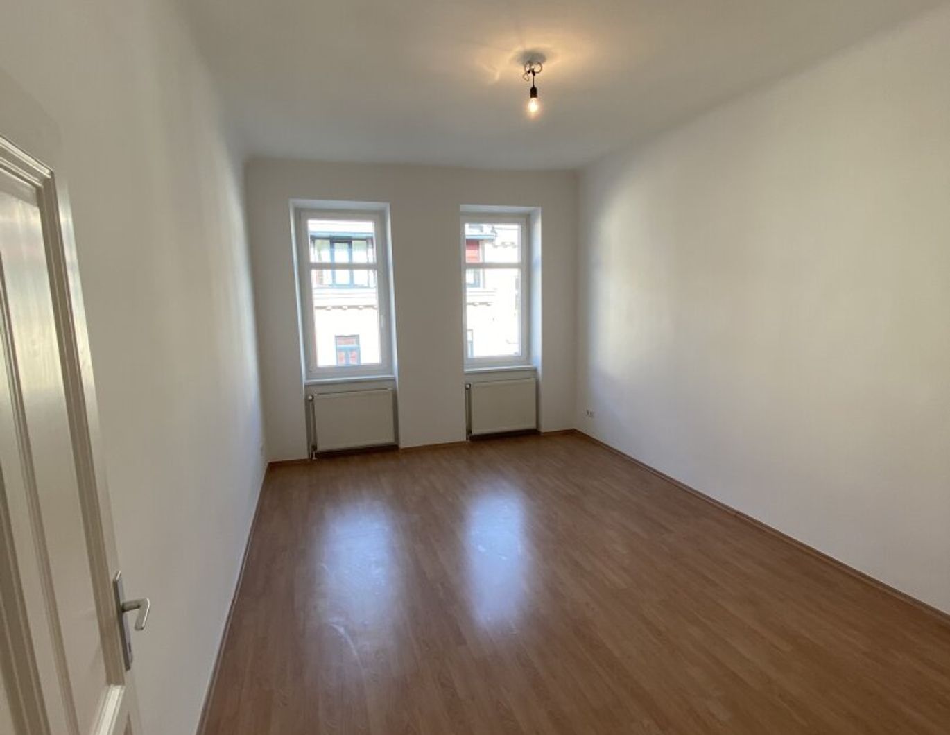 LICHTDURCHFLUTET: 2-Zimmer Wohnung in aufstrebender Lage