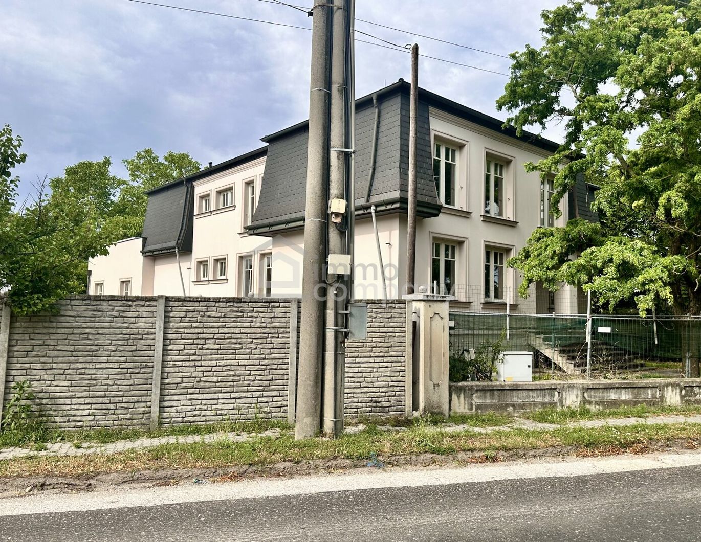 Luxuriöse Villa in Hamuliakovo: 600m², 14 Zimmer, Erstbezug mit Stadt- und Grünblick!