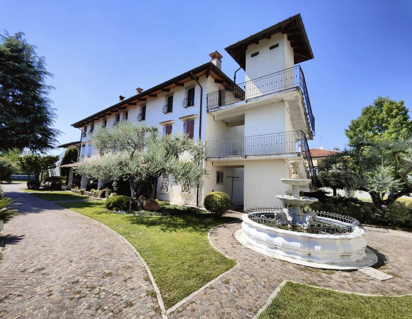 WOHNUNG MIT GARTEN IN STILVILLA IN MONTEGLIANO