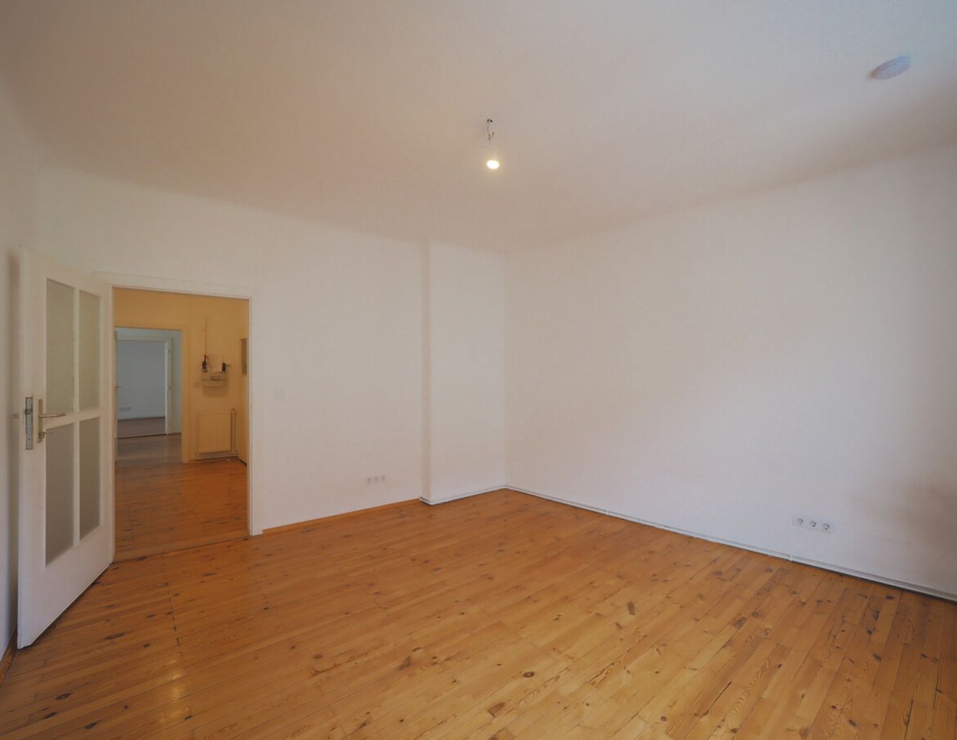 Großzügige 3-Zimmer-Wohnung mit Wohnküche in zentraler Lage von Brunn am Gebirge!