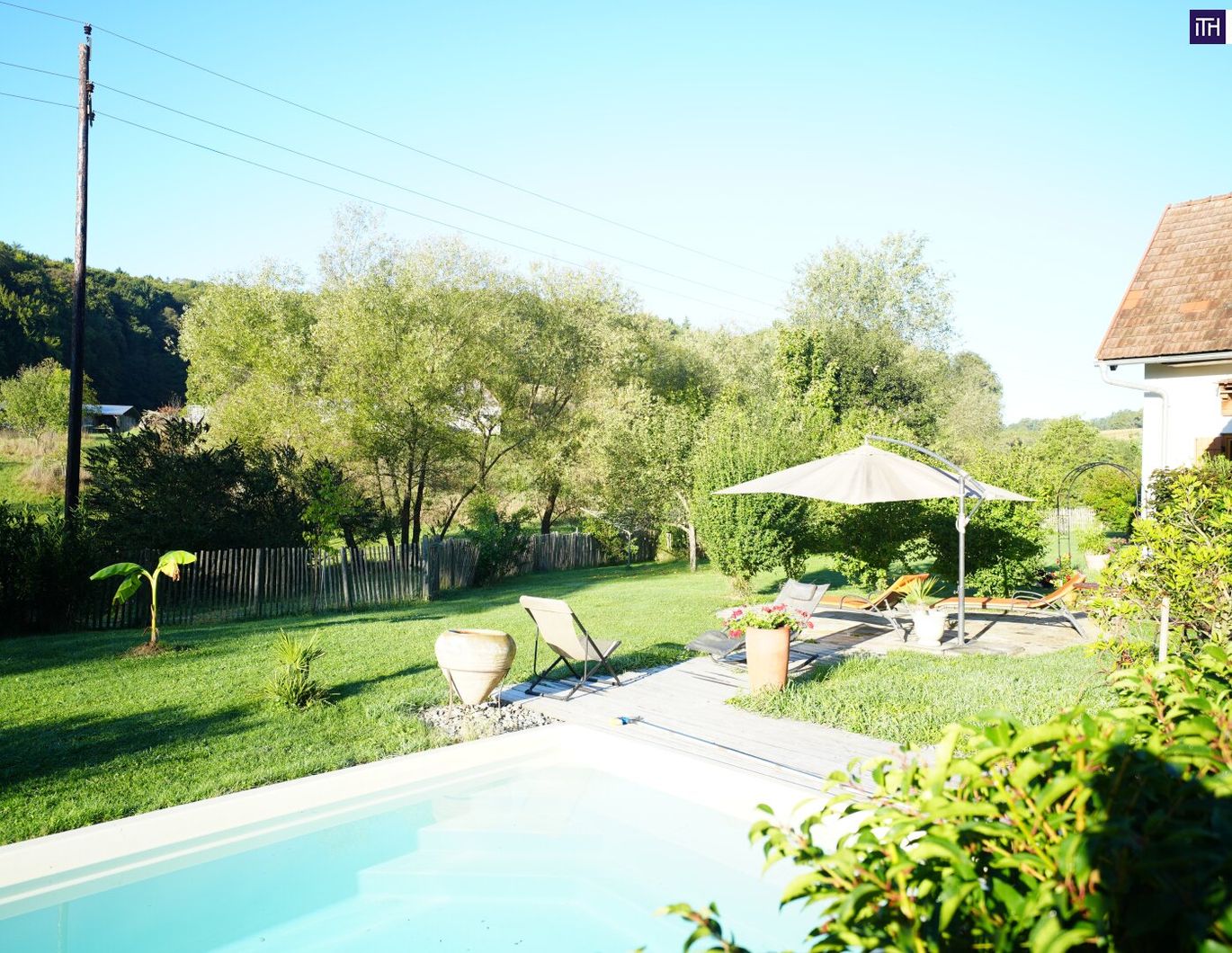 AUSSERGEWÖHNLICHES JUWEL! Exklusiver Vierkanthof im Thermenland Steiermark - Wohnen, Reiten & Leben mit Pool und Natur!