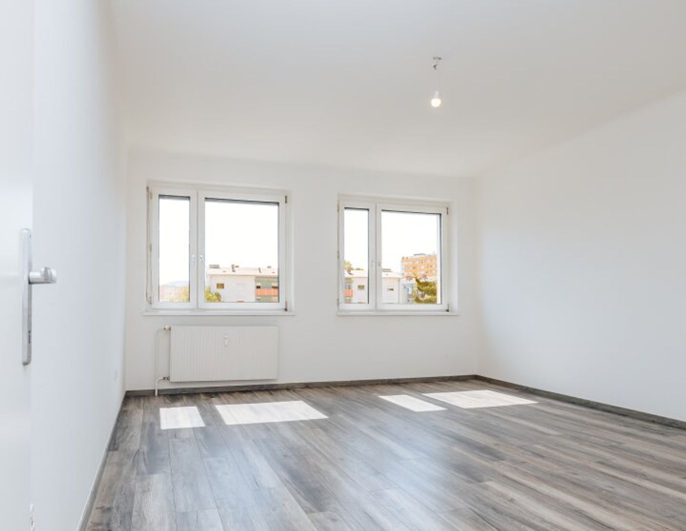 3-ZIMMER-DOMIZIL I BESTE LAGE BEIM LEND I HELL & LUFTIG I SONNIGE LOGGIA I KOMPLETT ERNEUERT I RUHIGES WOHNEN I TIERFREUNDLICHES ZUHAUSE I PROJEKT WOHNEN I