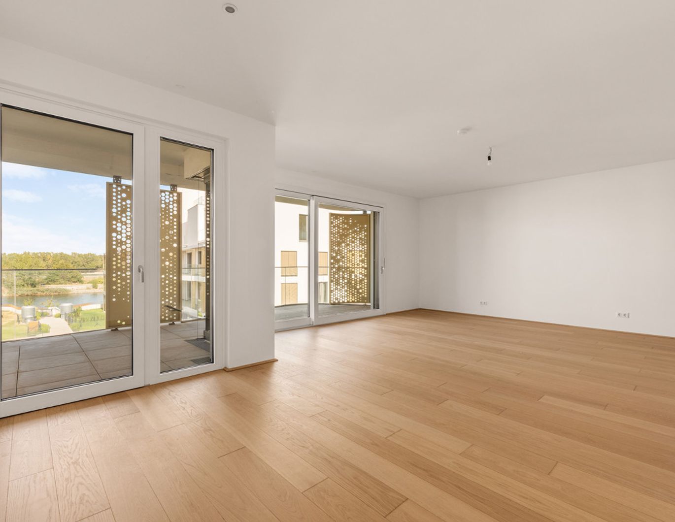 Luxus Leben am Wasser: 50m2 Balkon inkl. Wasserblick, Wellnes Bereich und Fitness